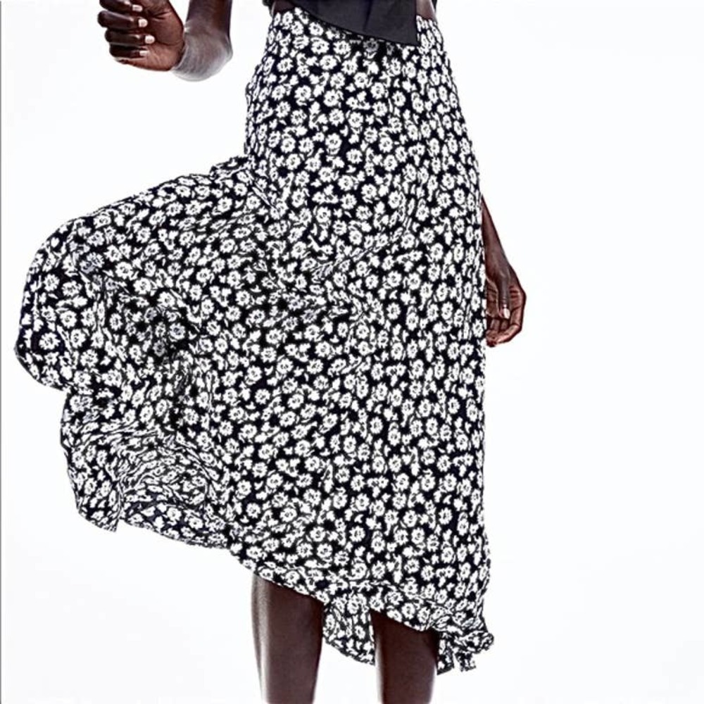 ZARA Black & White flower MIDI Skirt SIZE XS